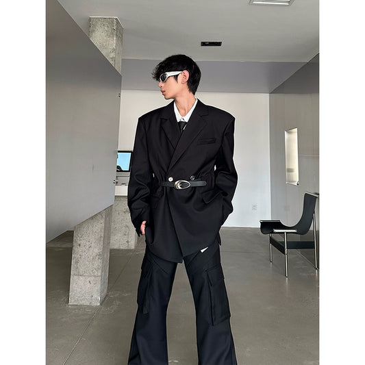 MARTHENAUT is a loose and fashionable suit with a loose and stylish silhouette in a solid color and versatile sense of luxury, lace-up shoulder pads