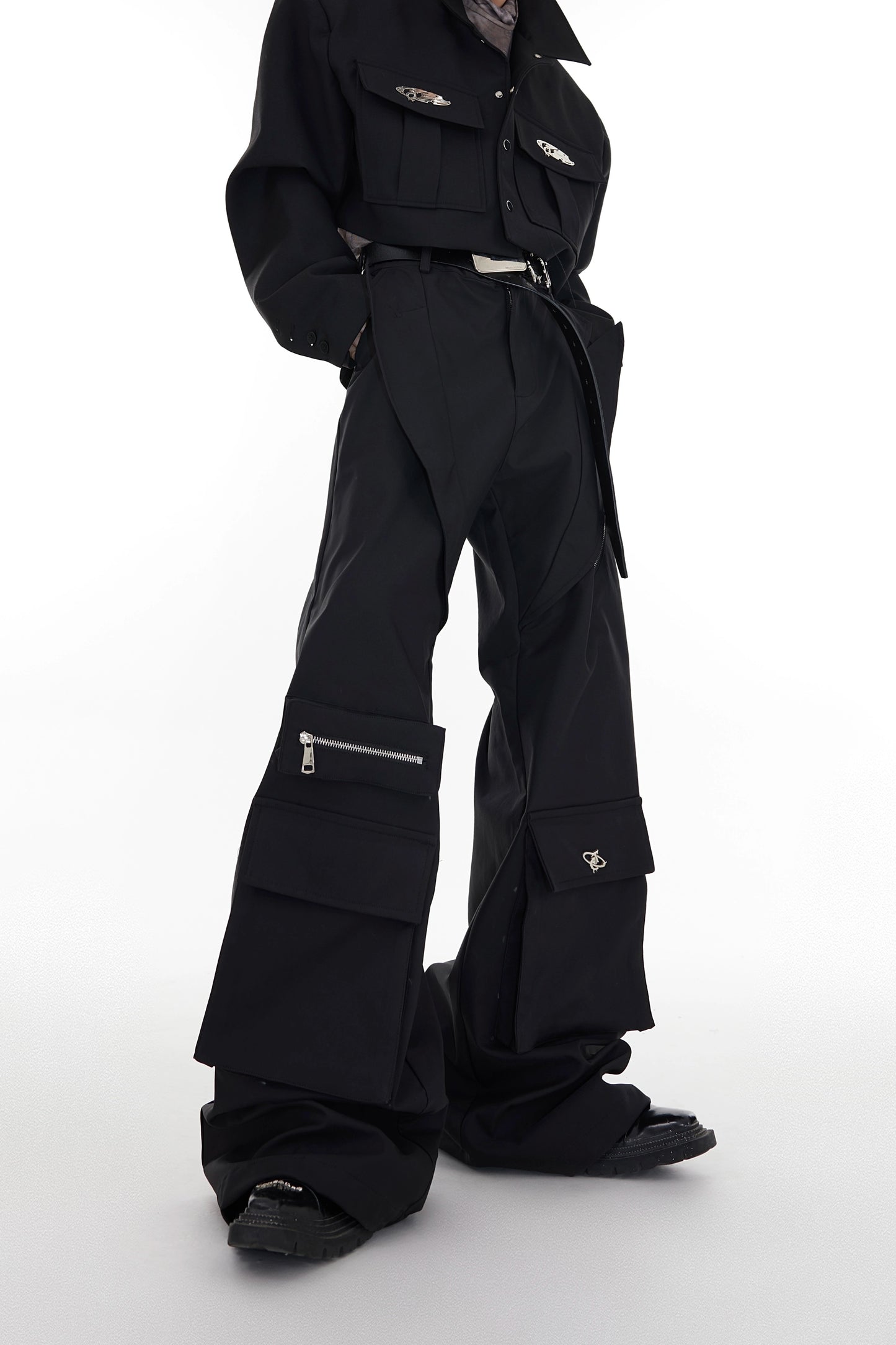CulturE niche deconstructs large pocket panels, trousers, micro-flared high-waisted slacks, metal design trousers