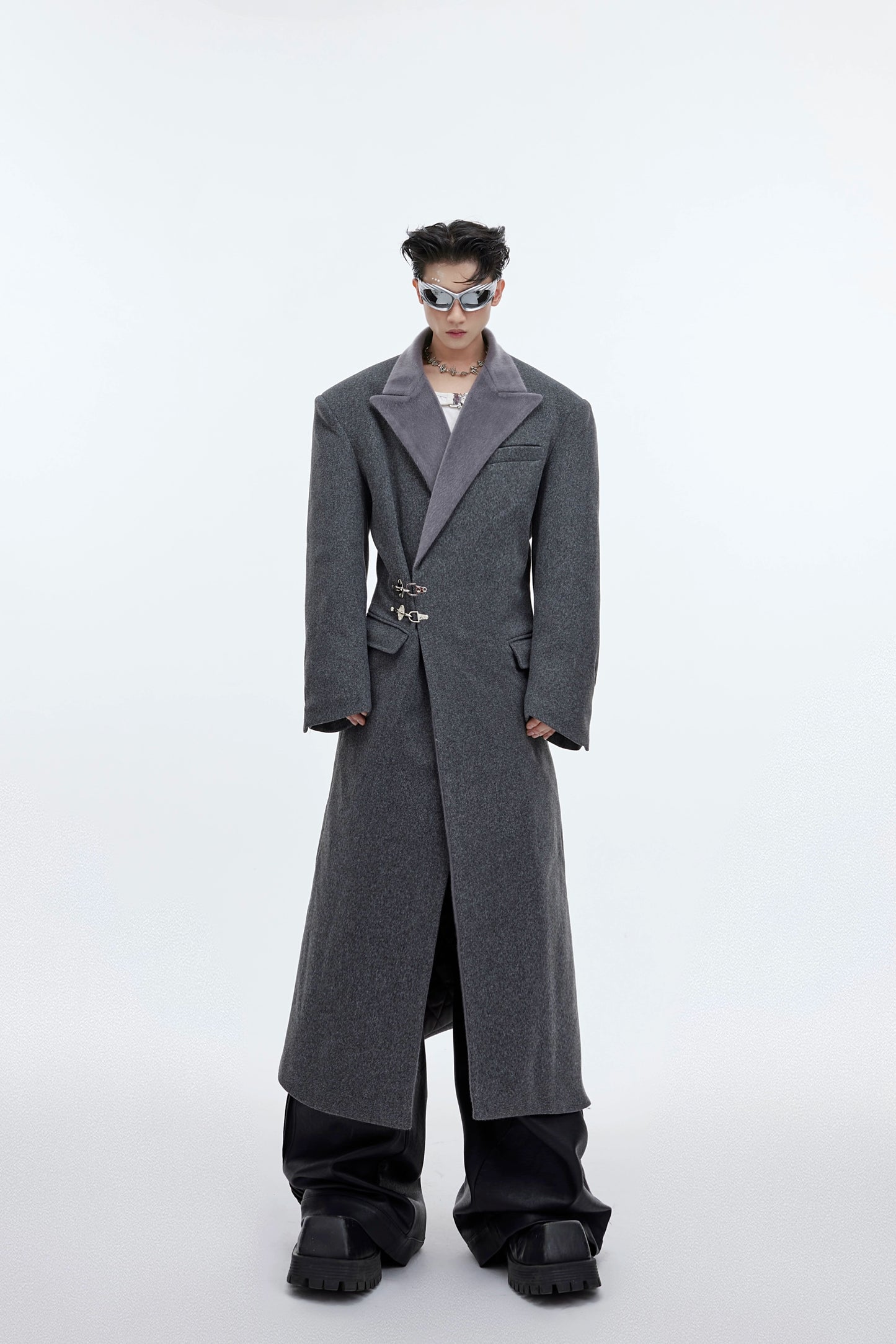 CulturE niche deconstructs the waist-cinching silhouette of a woolen coat with metal buckles and a long over-the-knee tweed jacket