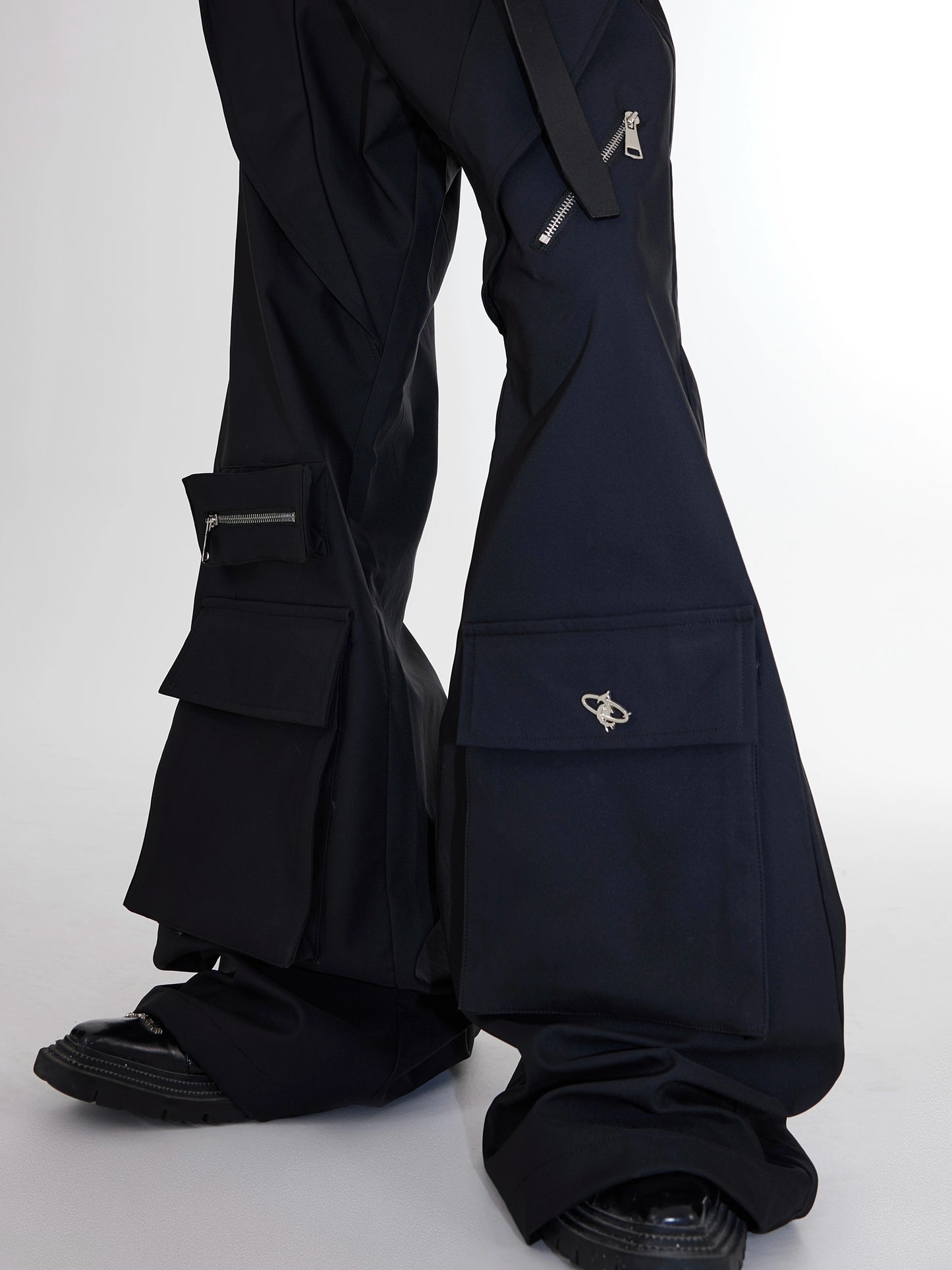 CulturE niche deconstructs large pocket panels, trousers, micro-flared high-waisted slacks, metal design trousers