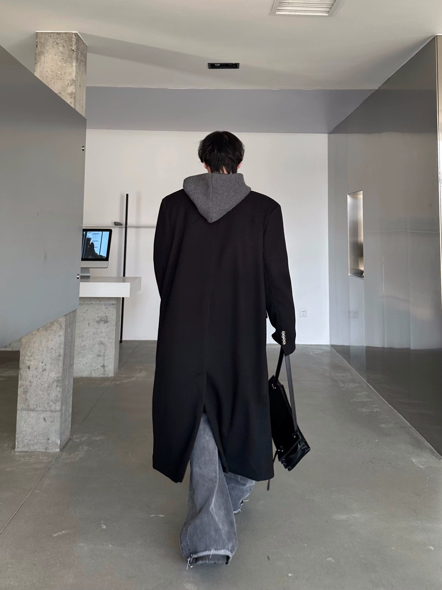 MARTHENAUT'S ORIGINAL NICHE SILHOUETTE WITH PADDED SHOULDERS AND VERSATILE PADDED WARM WOOL COAT OVER-THE-KNEE TRENCH COAT